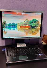 Laptop HP sistem monitor.