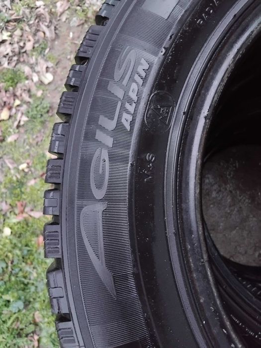 4 броя зимни гуми, 2х2 комплект