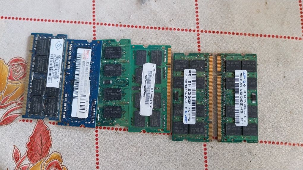 Vând memori RAM 12 procesoare AMD  tip mai vechi