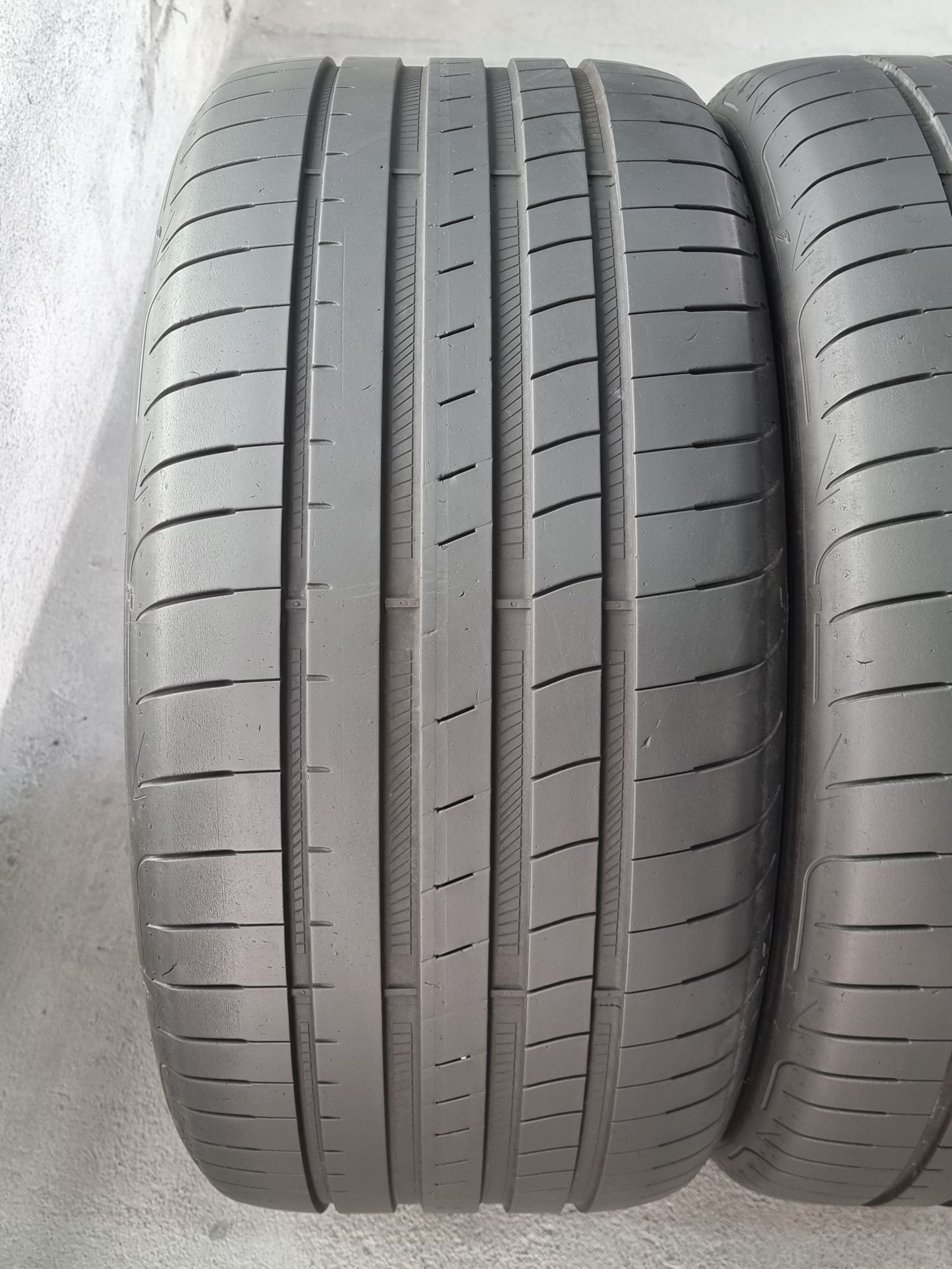 275/40/18 Goodyear 2Броя: 190лв 5.5мм
