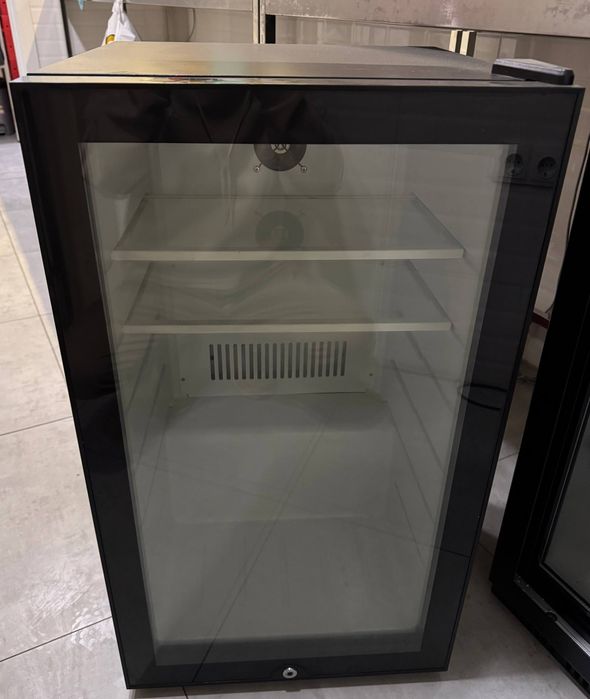 Срочно продаётся морозильник и холодильник !!!