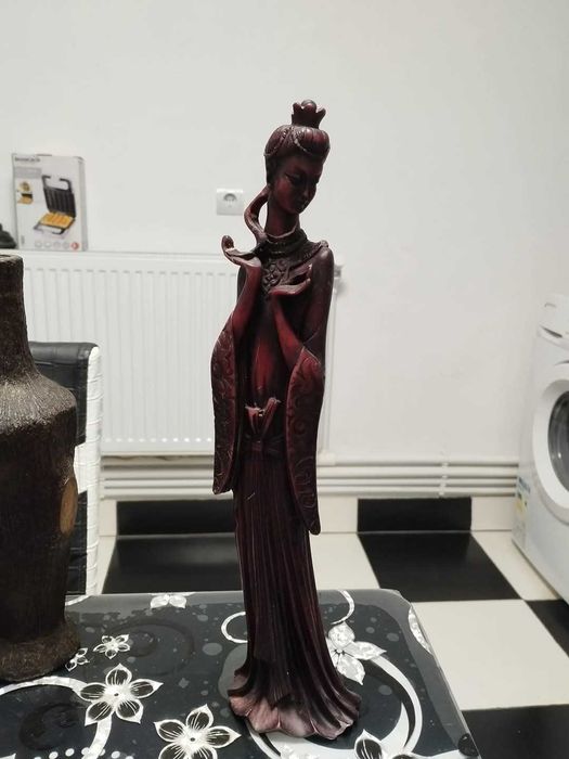 Vand statuete vechi!
