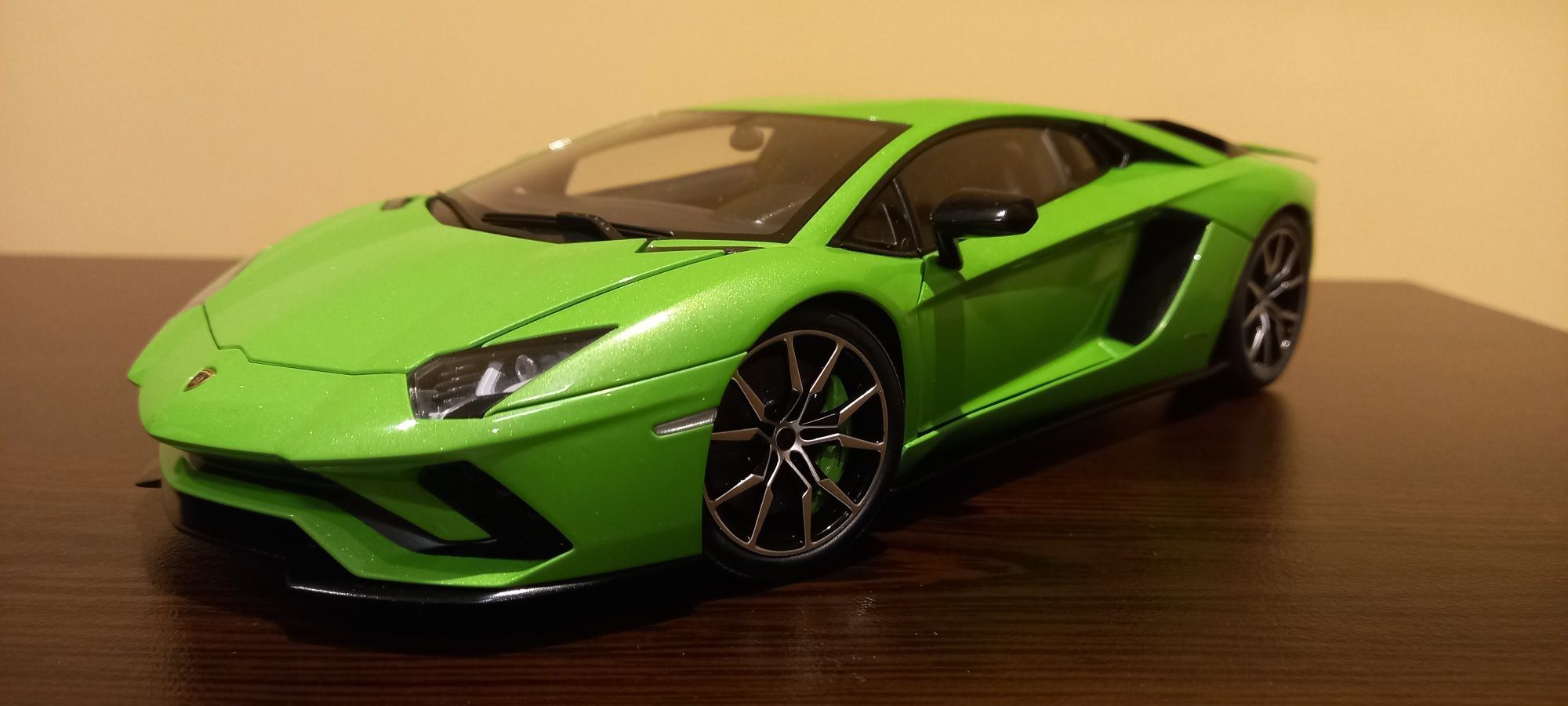 LAMBORGHINI - AVENTADOR S 2017 auto art 1:18