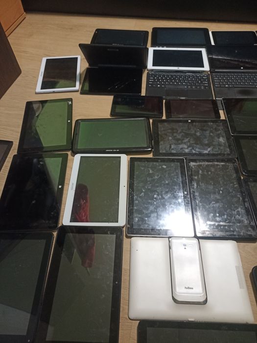 Vând lot de 60 tablete