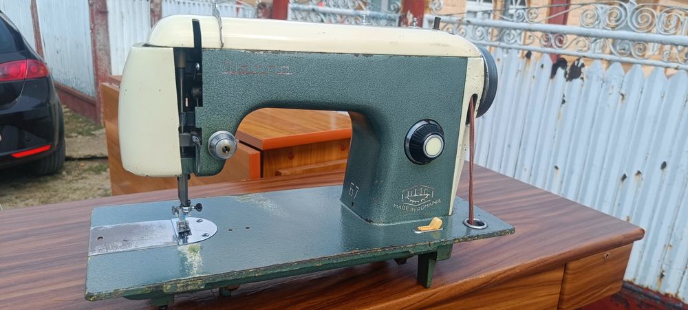 Mașină de cusut Cugir