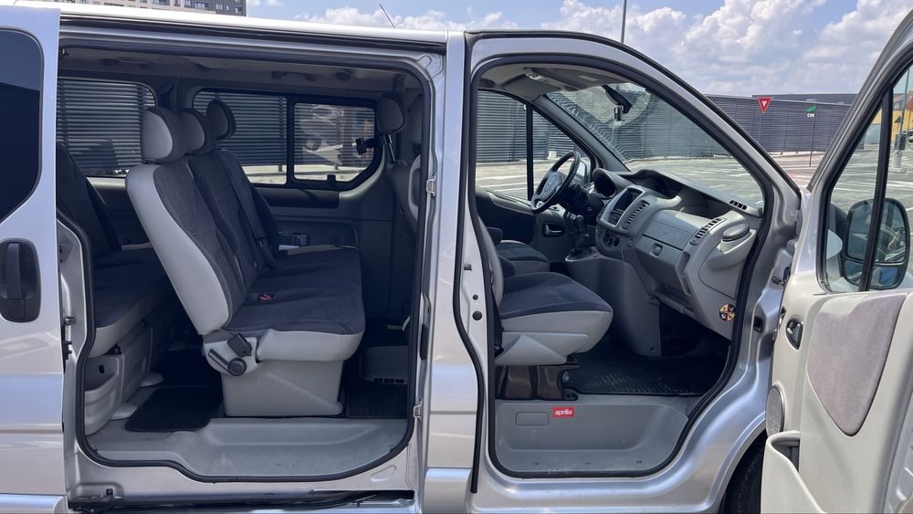 Renault Trafic passenger 8