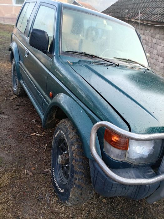 Vând pajero motor 2 5