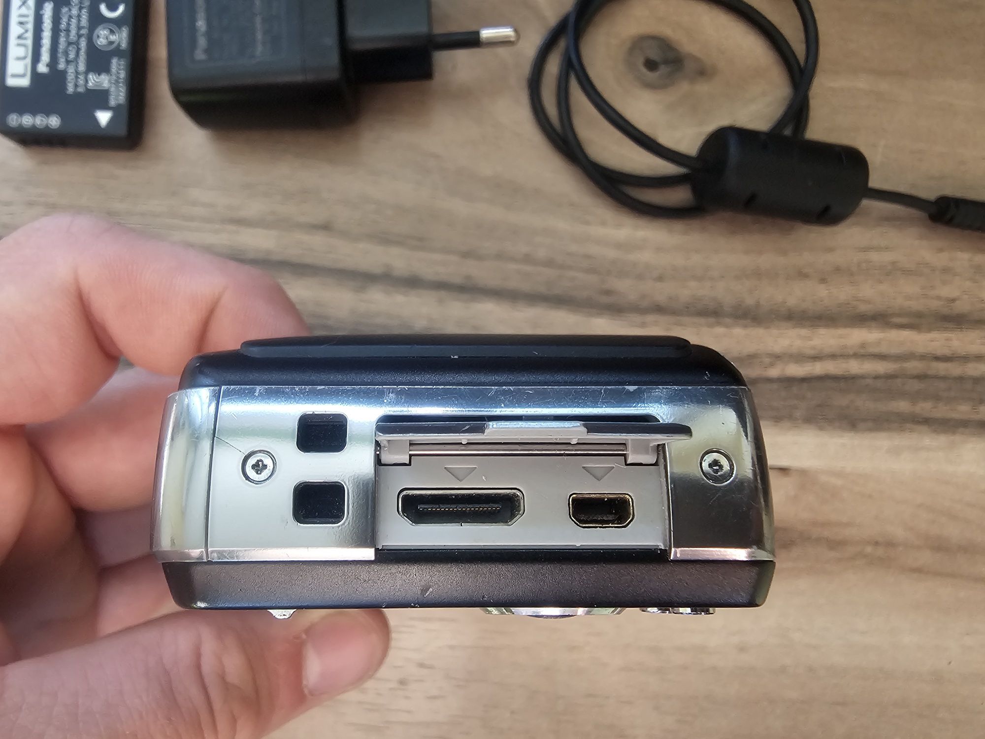 Panasonic Lumix DMC-ZS19 + оригинално зарядно и батерия + SD карта