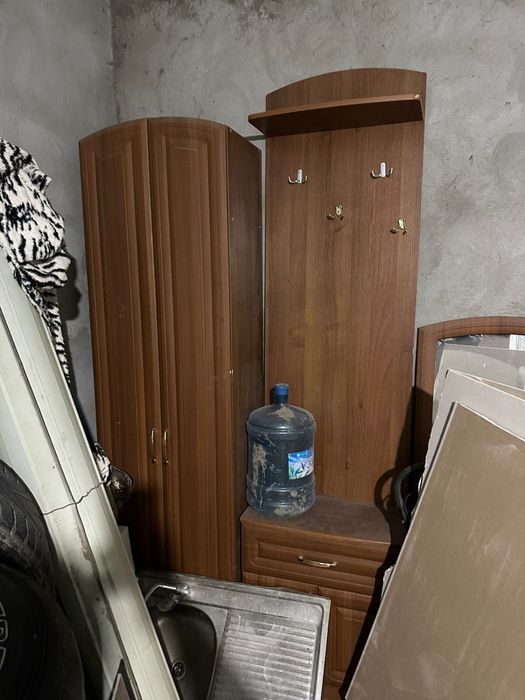 Кух гарнитур прихож шкаф люстра диван