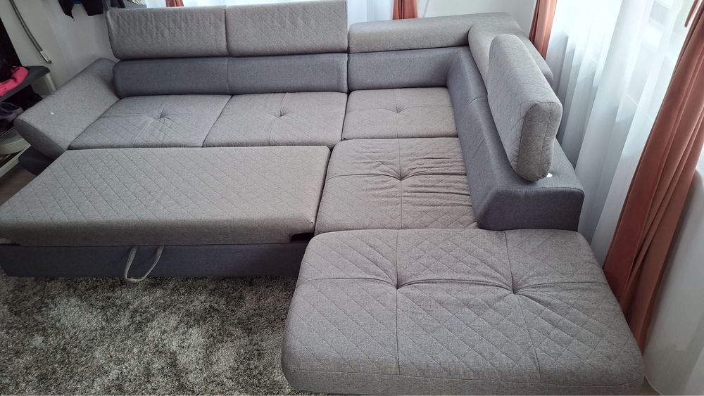 Colțar tapitat extensibil in stare foarte buna