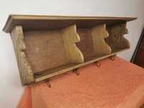 Polita raft cuier din lemn sculptat