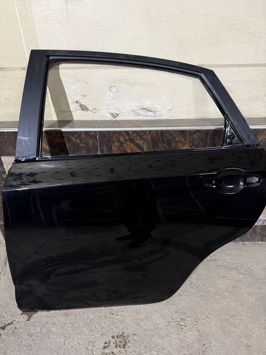 Monza eshik sotiladi