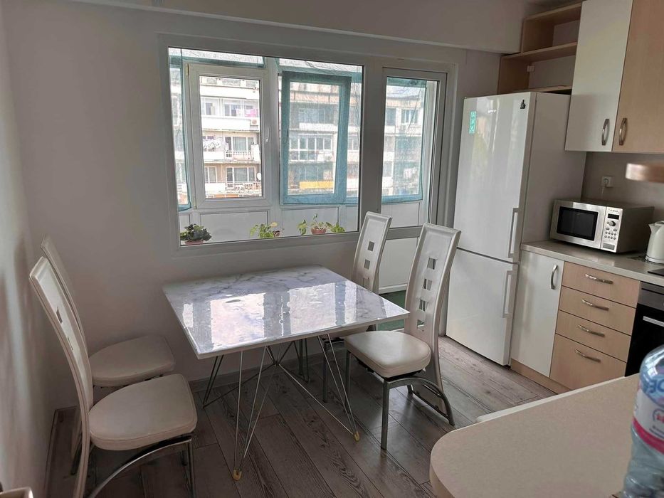 Дава се под наем Тристаен апартамент в Варна, Чайка - 100 кв.м за 714 € - Снимка #1