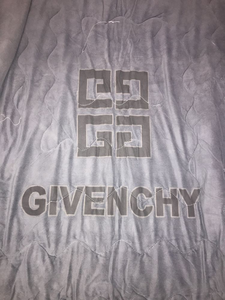 Корпа 2/2.20 размер б/у “Gucci” вилюр холати 1-2 та дойида ипи кетган