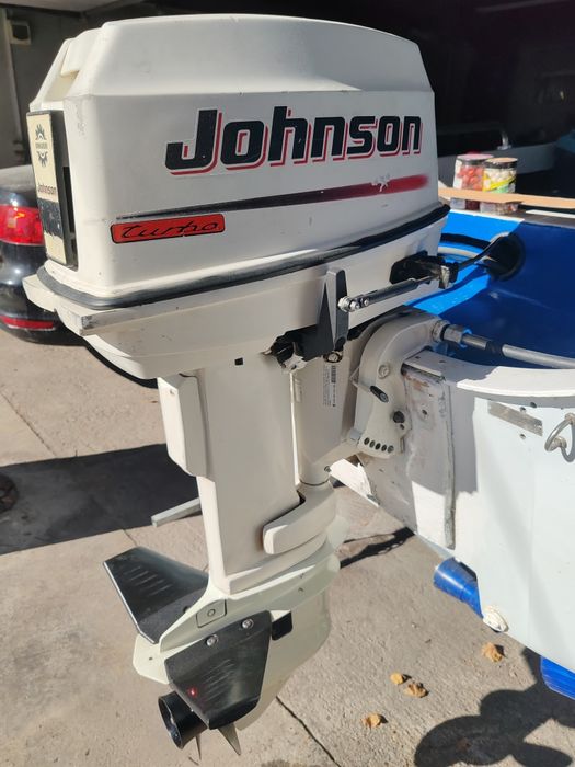 Vând motor barca  JOHNSON Bombardier. 25 cp  2T - pornire  electrica