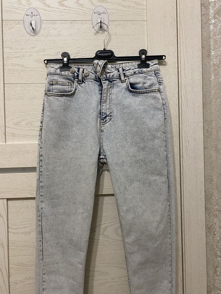 Прямые джинсы,качественные.Почти новые