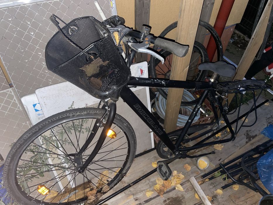 Bicicleta cu piese bune. De resaurat sau pentru piese.