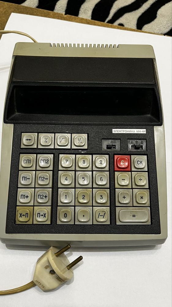 Кaлькулятoр СССP "Электpоникa МК-44"