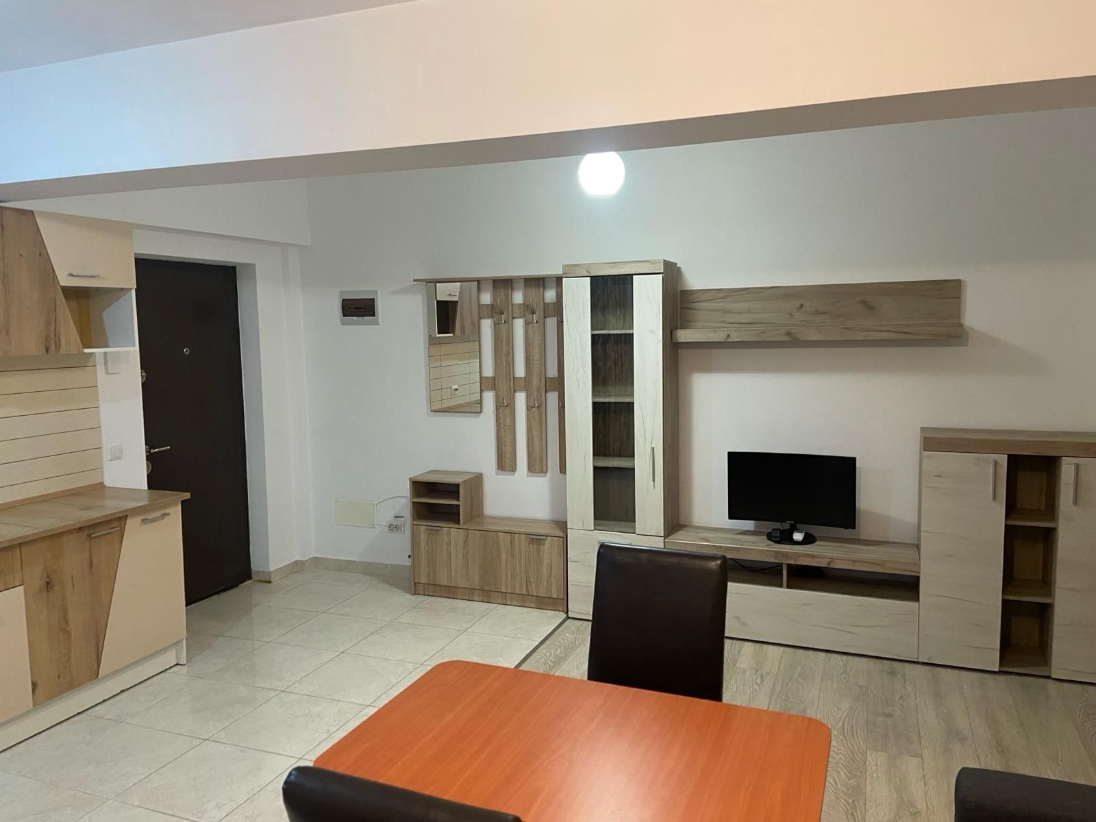 Închiriez apartament