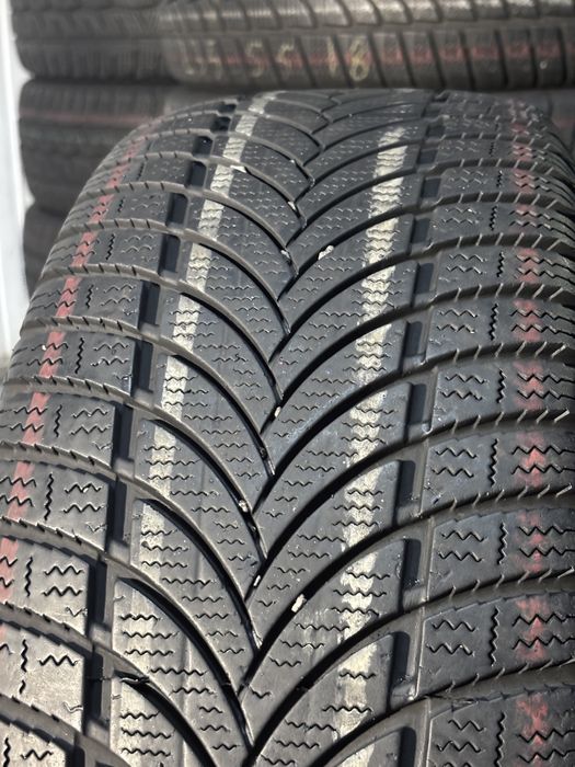 215/55R17 98V Maxxis  făcute în Taiwan DOT20 6-7mm stare foarte buna