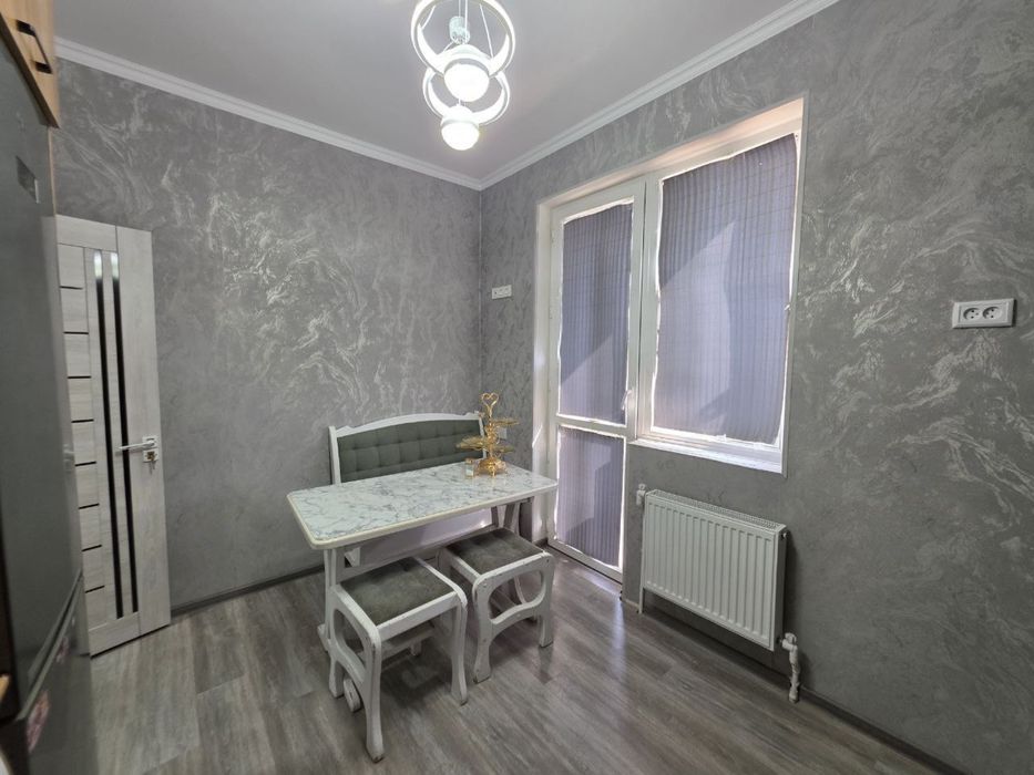 Чирчик шахар 2 м/р Янги Узб 1 х сотилади 42 кв/м Нархи 30.000$ Наличка