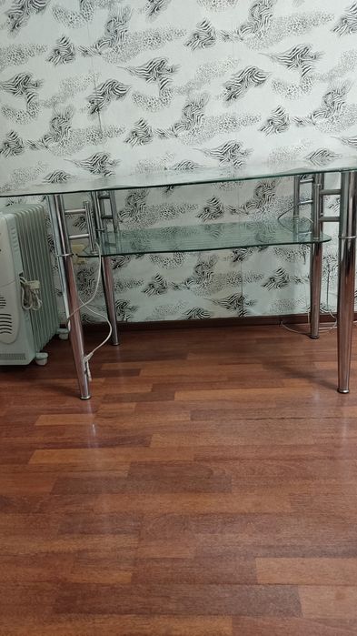 Кухонный стол стеклянный б/у