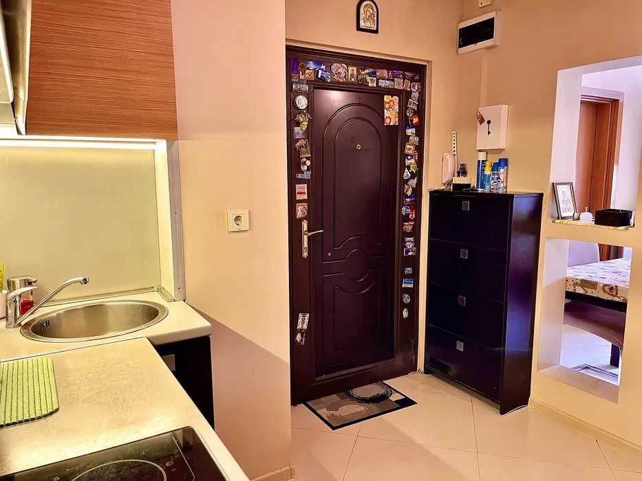 Дава се под наем Тристаен апартамент в София, Гоце Делчев - 100 кв.м за 750 € - Снимка #2