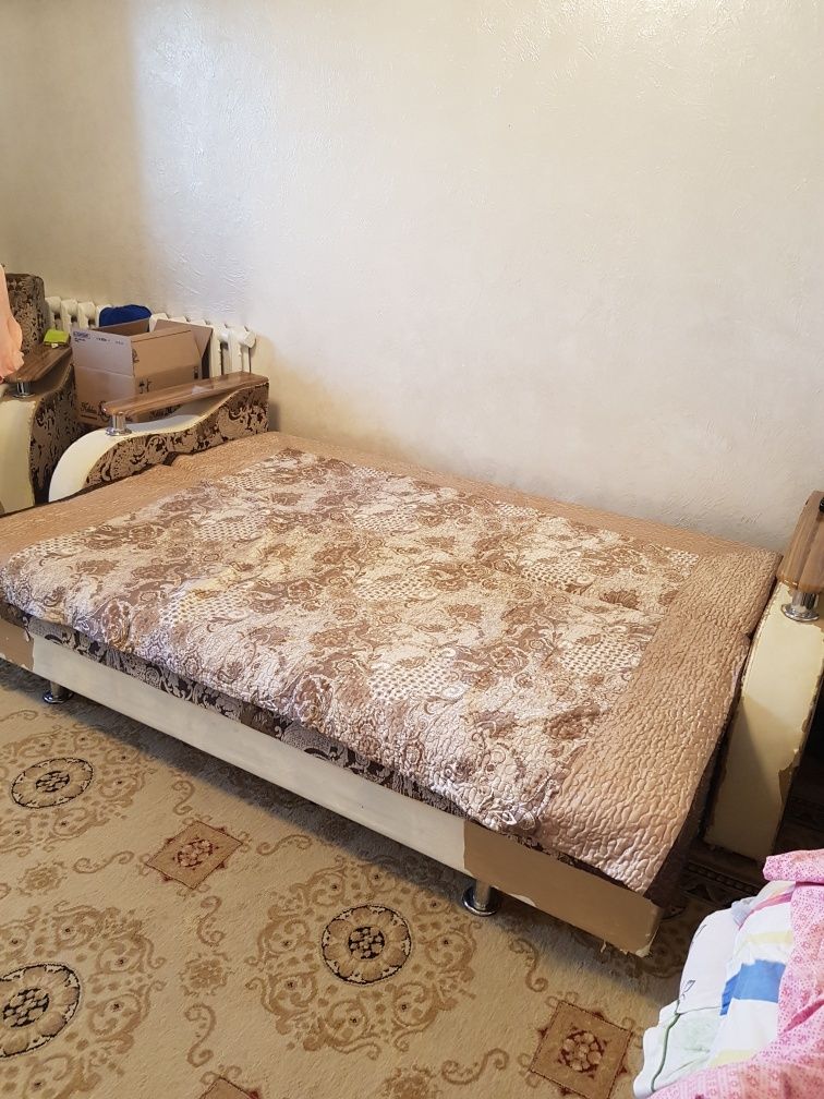 Продам диван с креслами