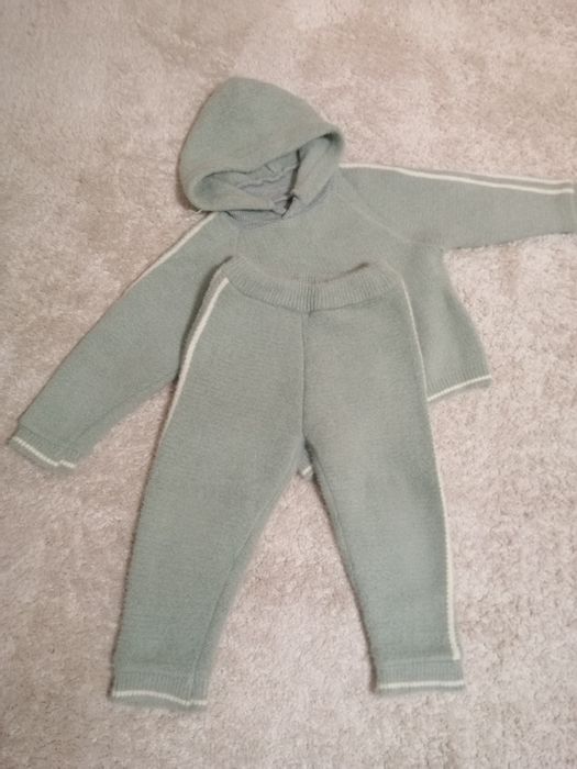 костюмчик тёплый, на 3-4 года, б/у