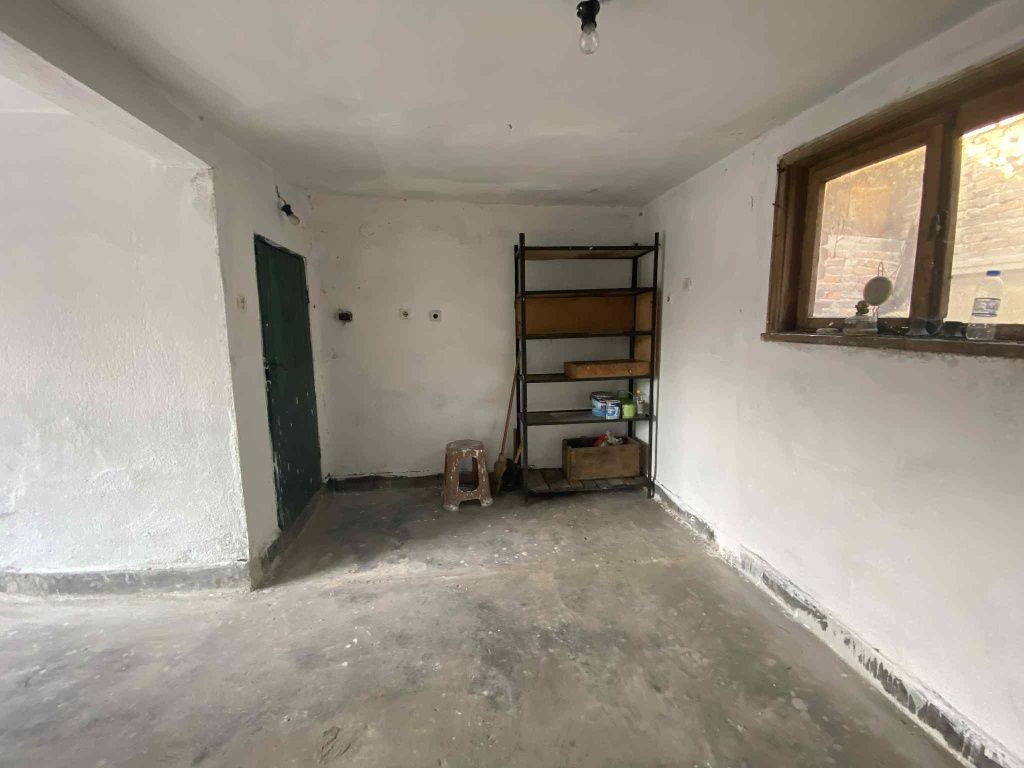 Дава се под наем Гараж / Паркомясто в Сливен, Даме Груев - 25 кв.м за 51 € - Снимка #4