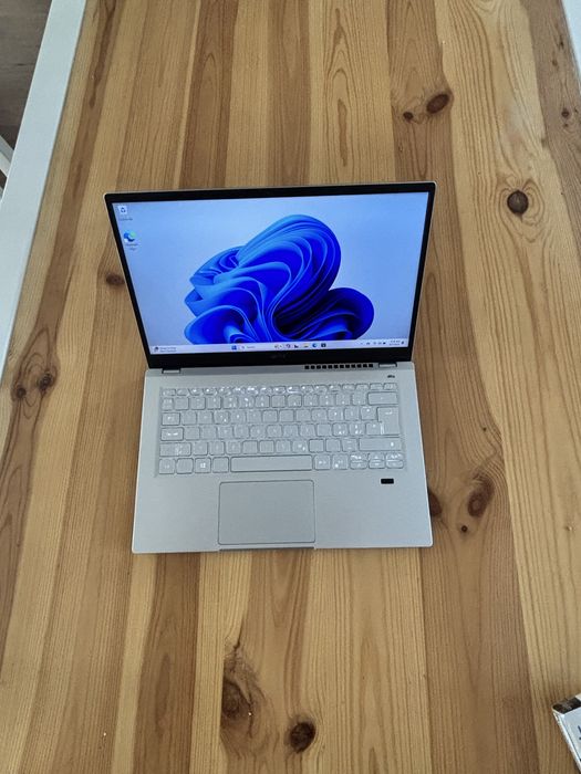 Acer Swift 3• procesor i5-11th gen• SSD 512• taste luminate•Full Metal