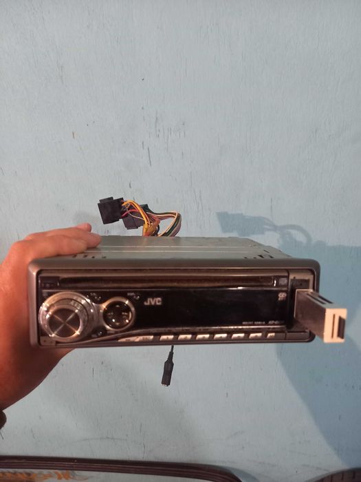 CD JVC с usb и дист. За части