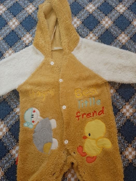 Бахорги детский комбинезон сотилади холати янги  сифатига гап йук .зур