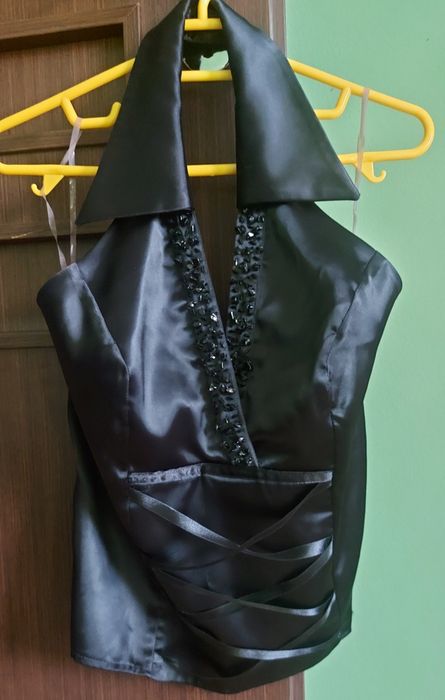 Pantalon negru cu fustă şi corset