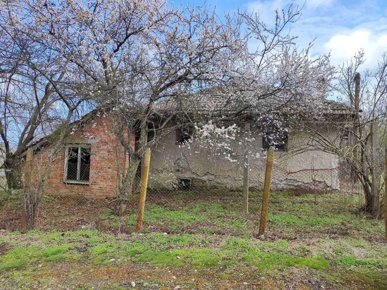 Продава се Къща в Пловдив, Въстанически - 1241 кв.м за 49 €/кв.м - Снимка #1