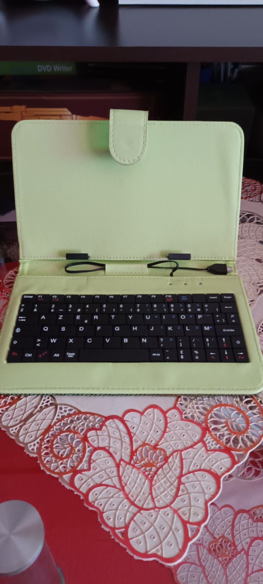Husă cu tastatură pentru tableta