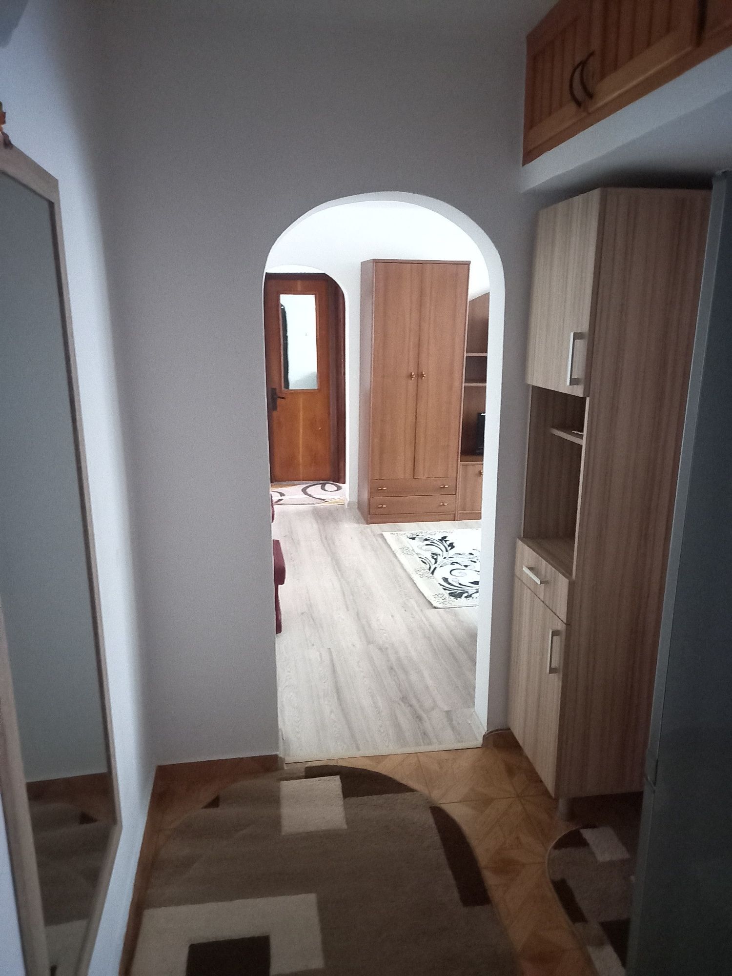 Închiriez apartament 3 camere George Enescu