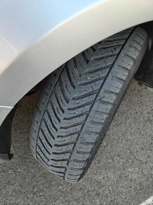 Vând un Renault Clio break 1.5d, model 2010, kilometraj 176.640 km.