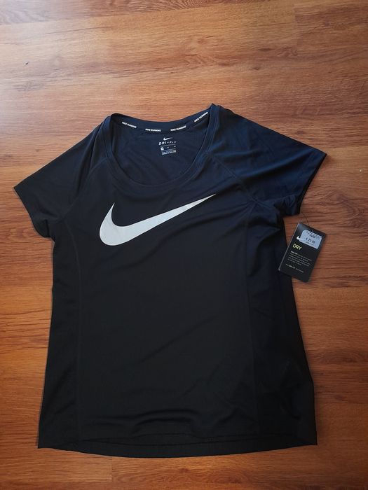 GYMSHARK  Nike дамски клин и тениска S- M размер.
