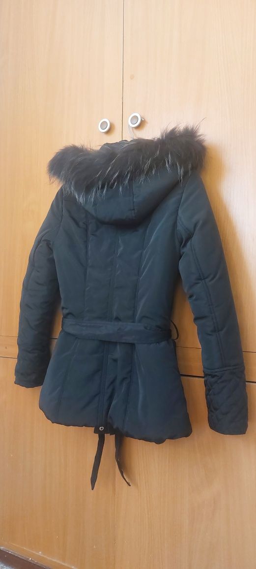 Куртку зимнюю продам