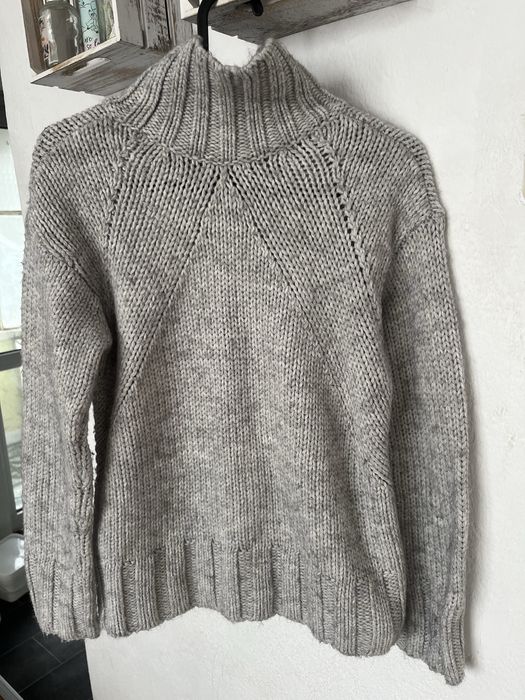 Сиво бомбър яке и пуловер Calvin Klein XS