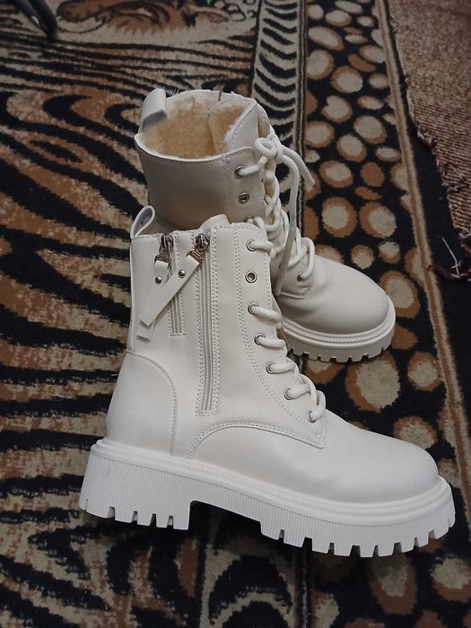 Дамски  модерни ботита