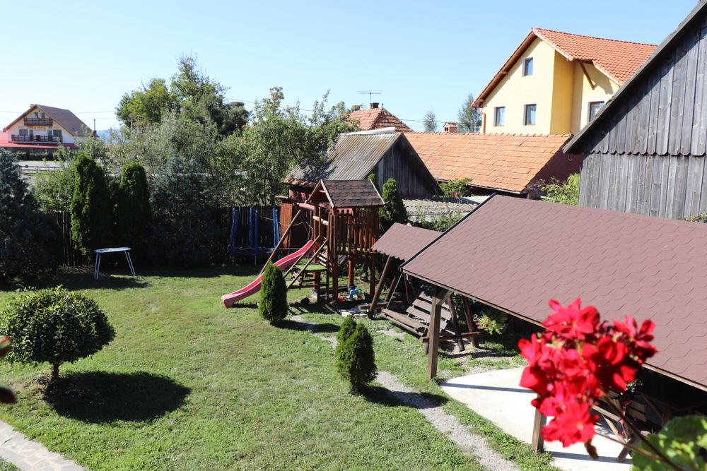 Casă de vânzare și teren, aproape de Brașov