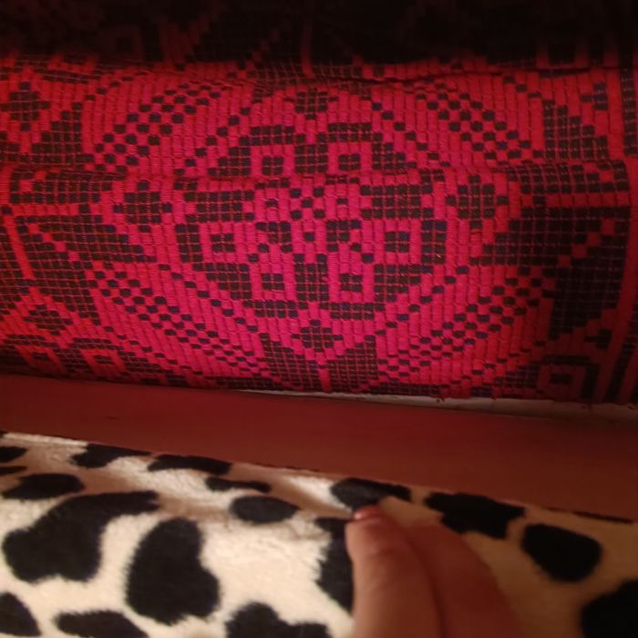 Vând doua plăpumi noi, doua macate rustice.