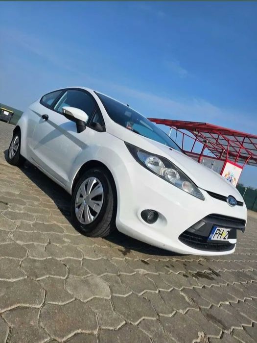 Ford Fiesta 1.6 2010 diesel in 2 usi