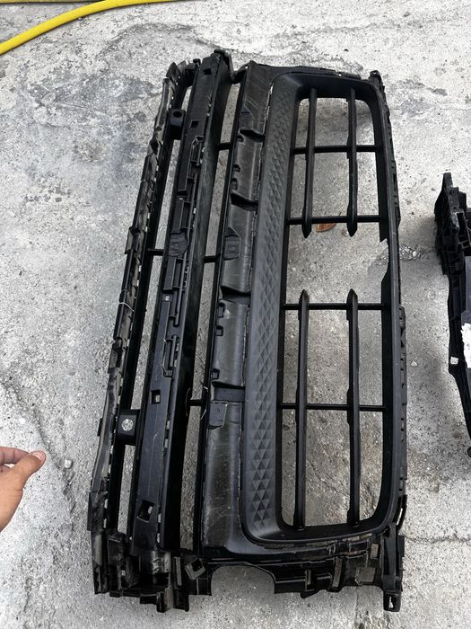 Grilă bară față.ochelar stânga porsche macan.cod:96b807683.ce.