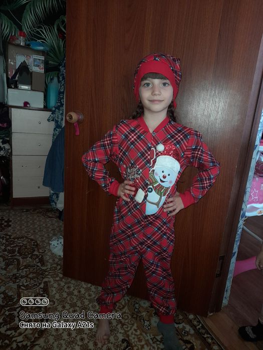 Костюмы на девочку 7,8 лет в отличном состоянии