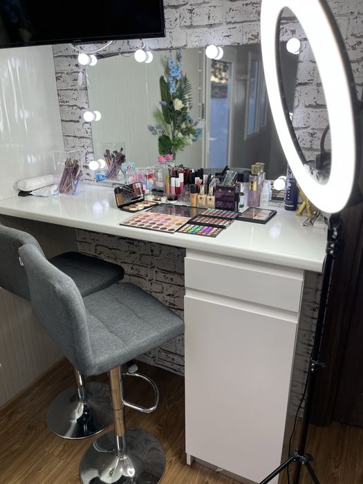 Masa make up scaune lampa