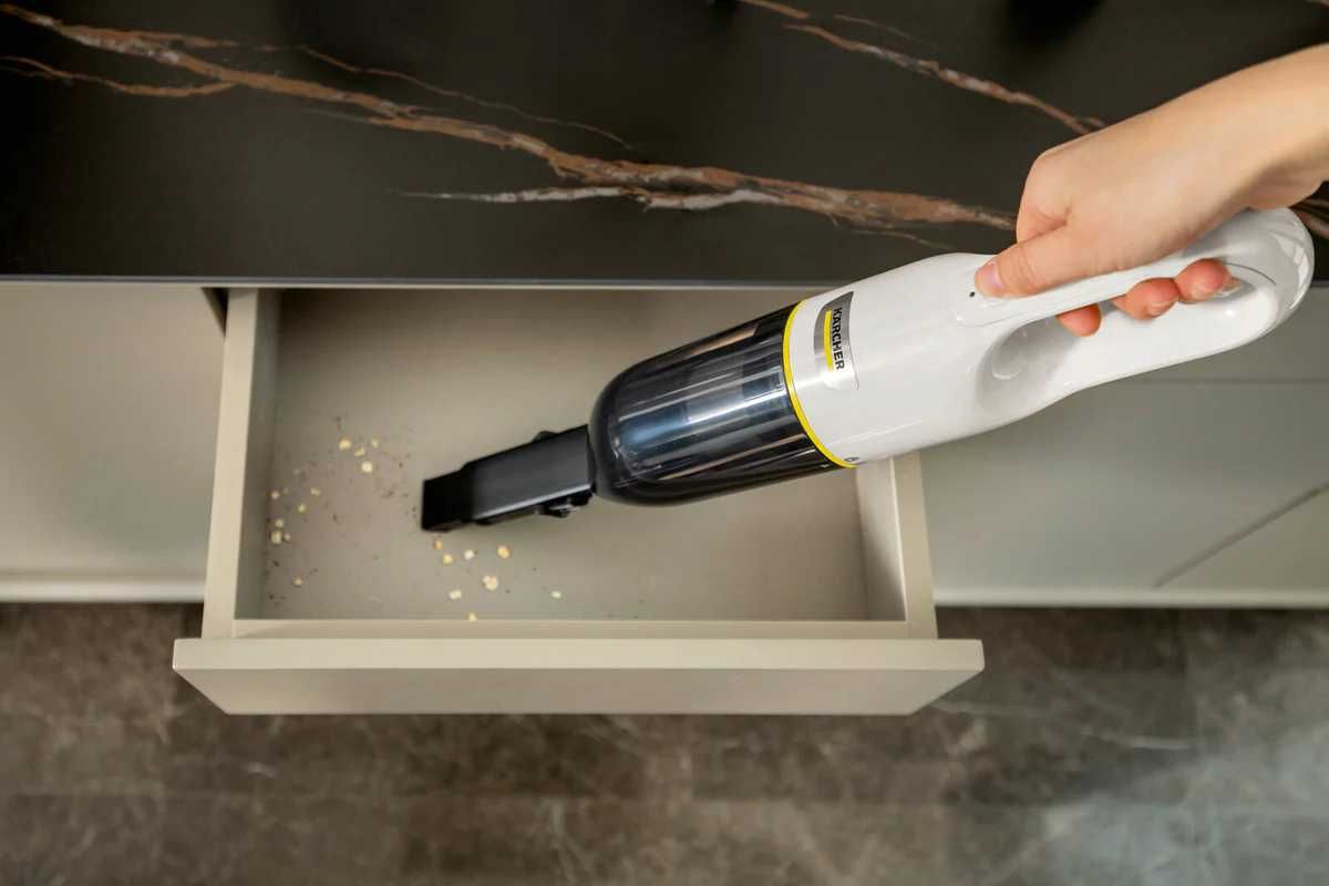 Аккумуляторный ручной пылесос Karcher CVH 3 Plus