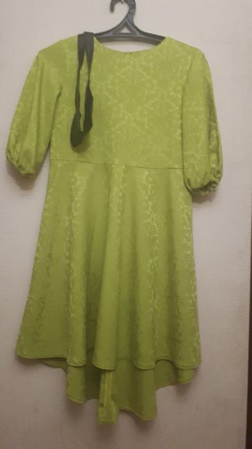 Продам платье оливкового цвета размер 42